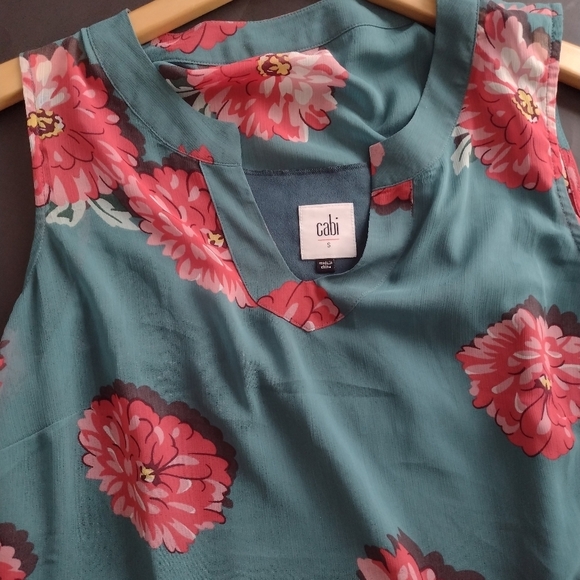 cabi short sleeve floral print top in bluegreen small - Picture 4 of 10